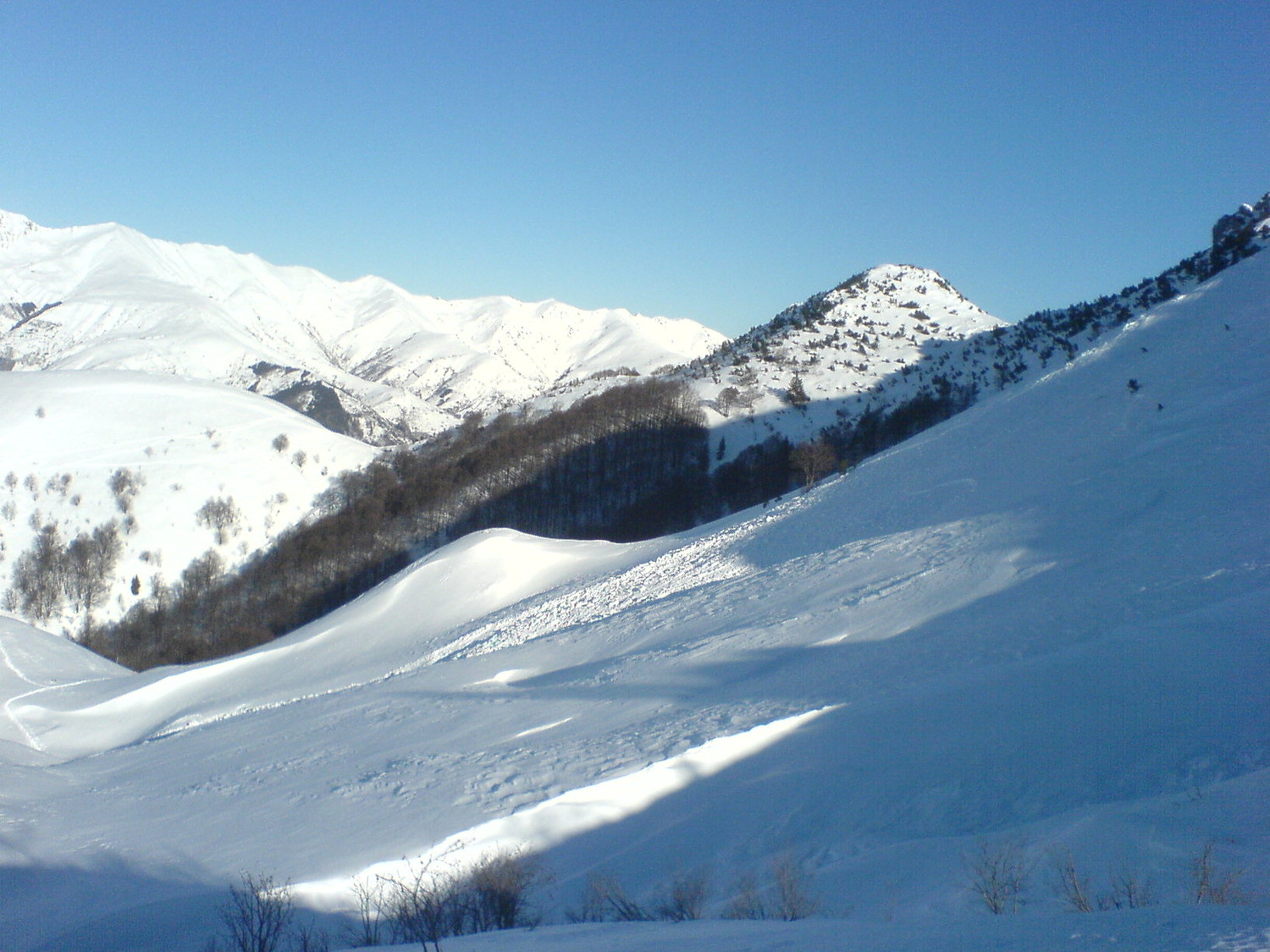 slavina provocata da due sciatori