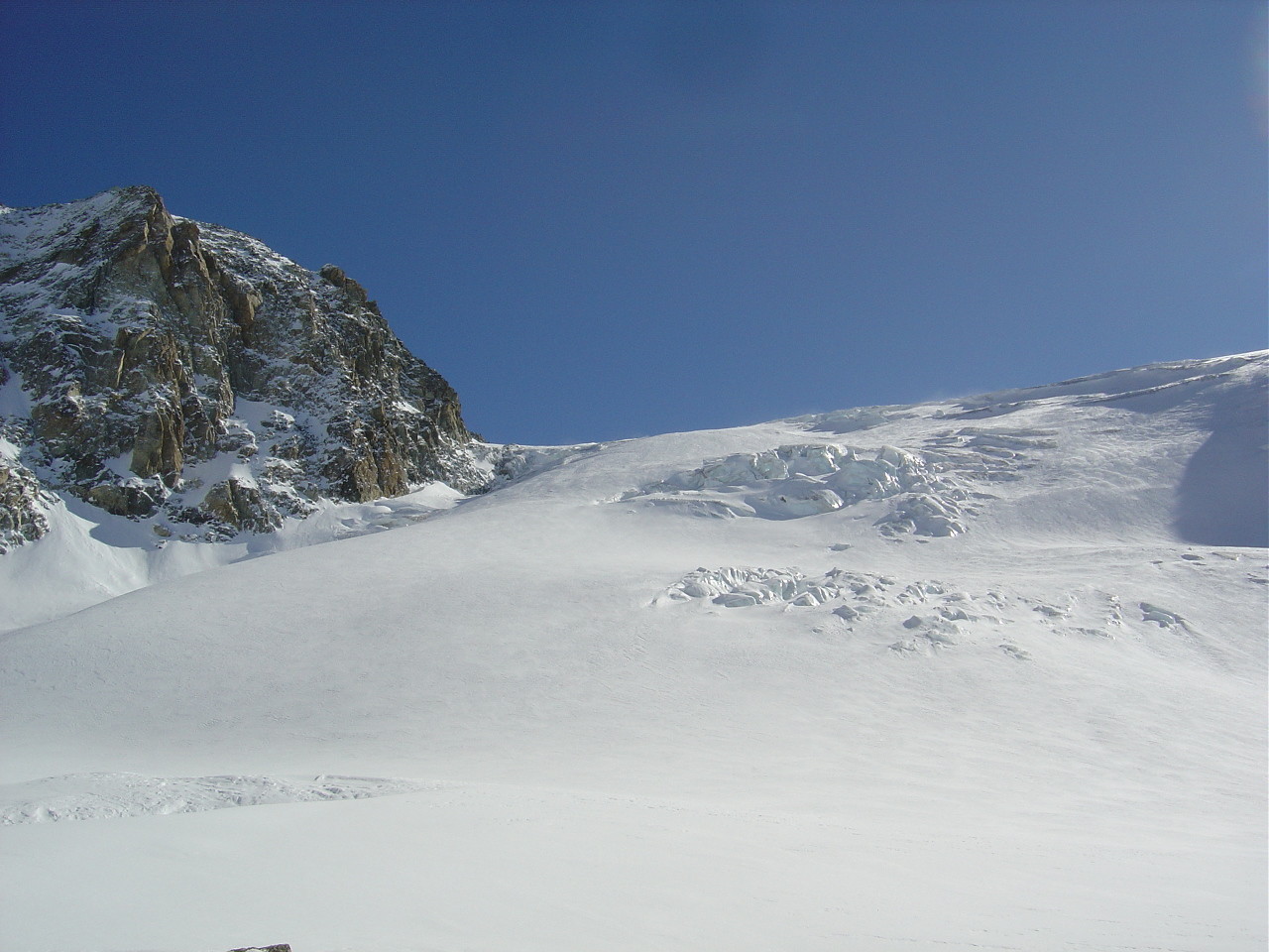 Le glacier de Tséna Réfien bien bouché