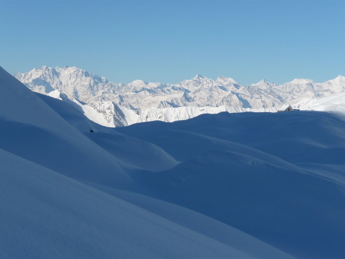 ....Scaredi e le grandi montagne dietro....