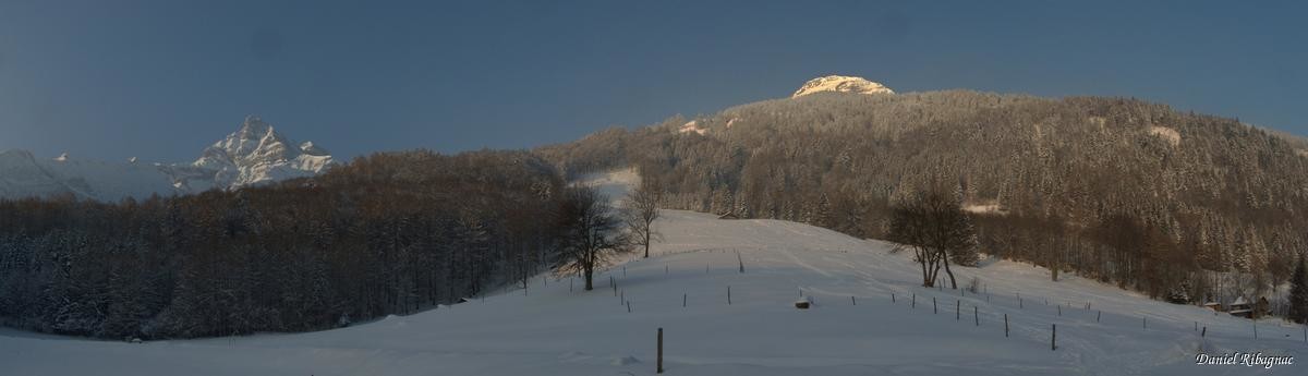 La clairièe du Protieu et sa vue sur la Cime de l'Est et la Dent de Valerette