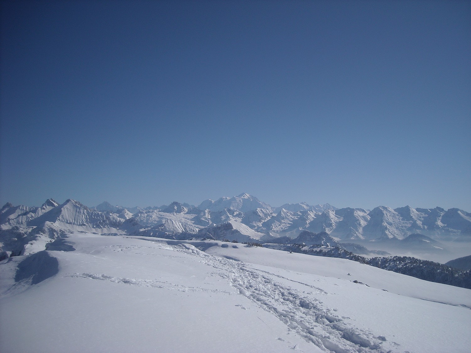 Vue du sommet : Bornes- Aravis et Mont-Blanc.