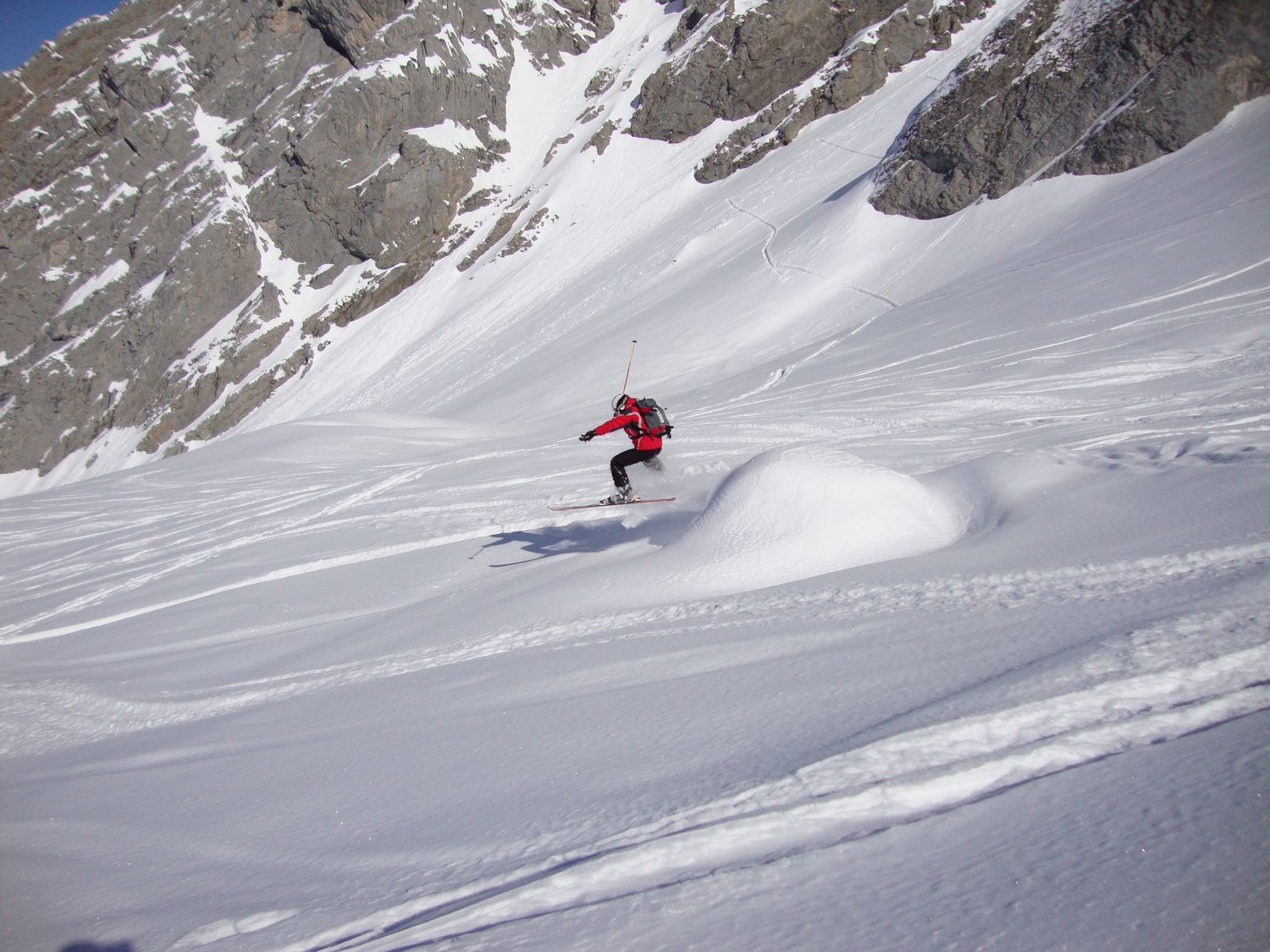 Gaétan, manque un ski, resté sur le caillou...