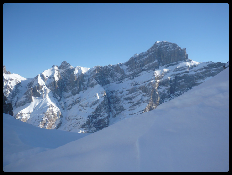 L'imposante Dent Favre pointe le bout de son nez