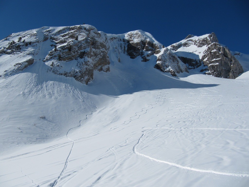 Belle pente et bonne poudre à la sortie du couloir