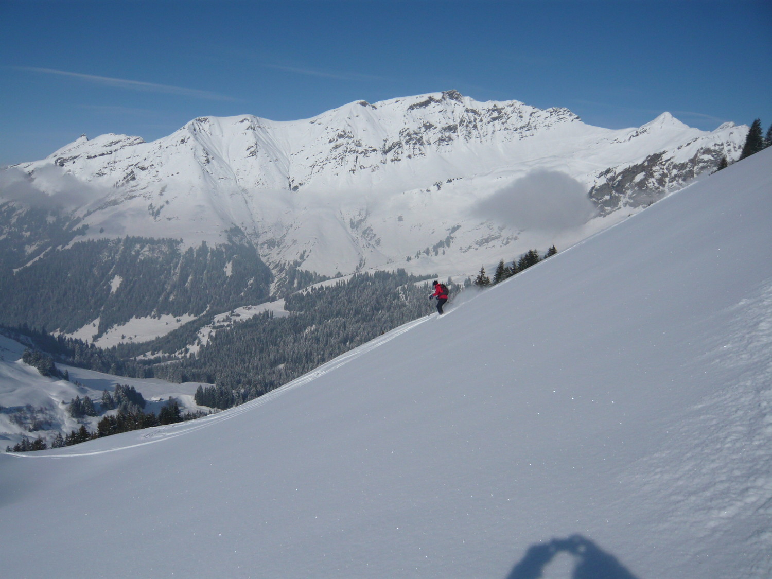Champ de poudre au dessu du col