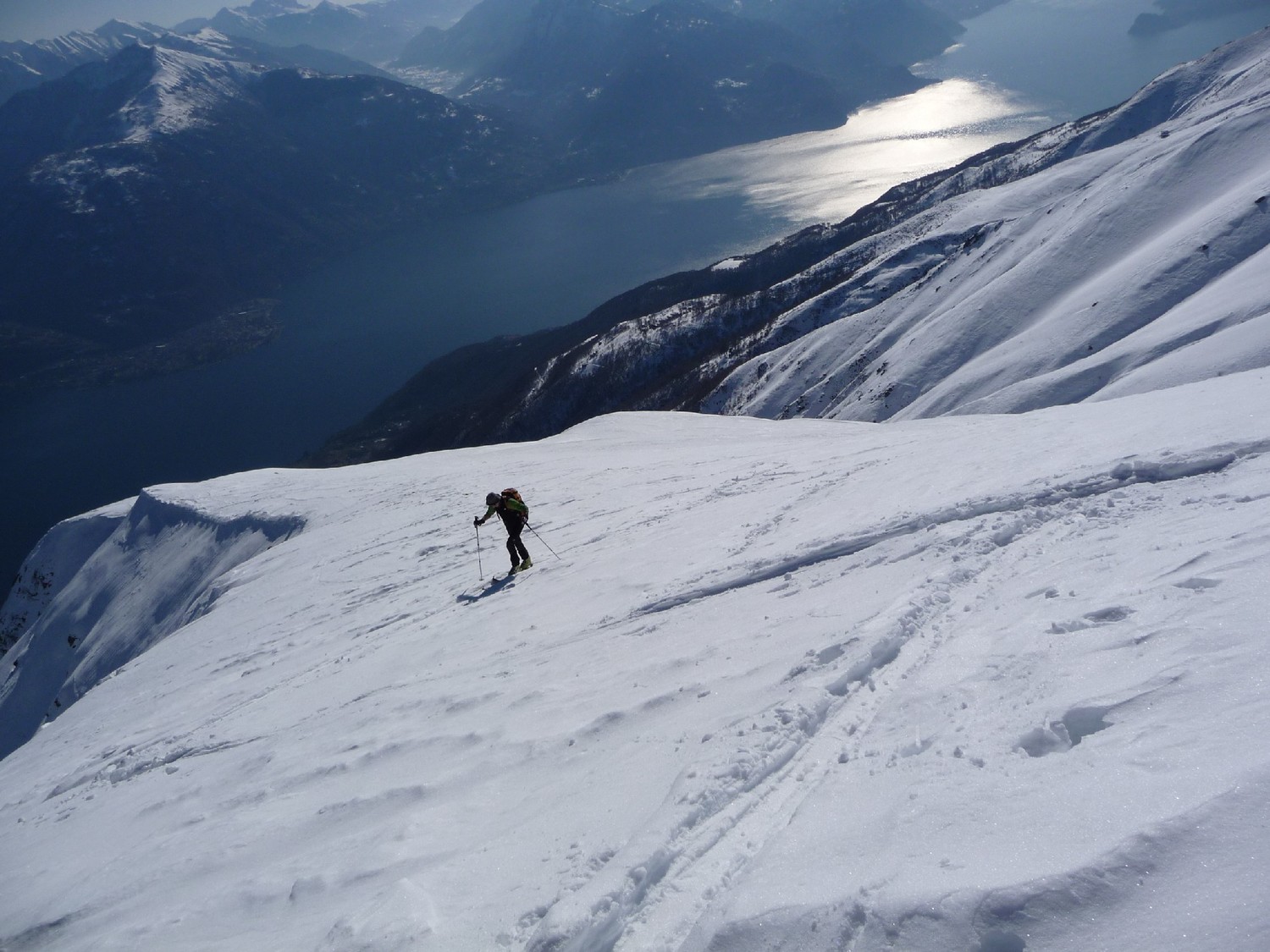 Salendo a picco sul lago