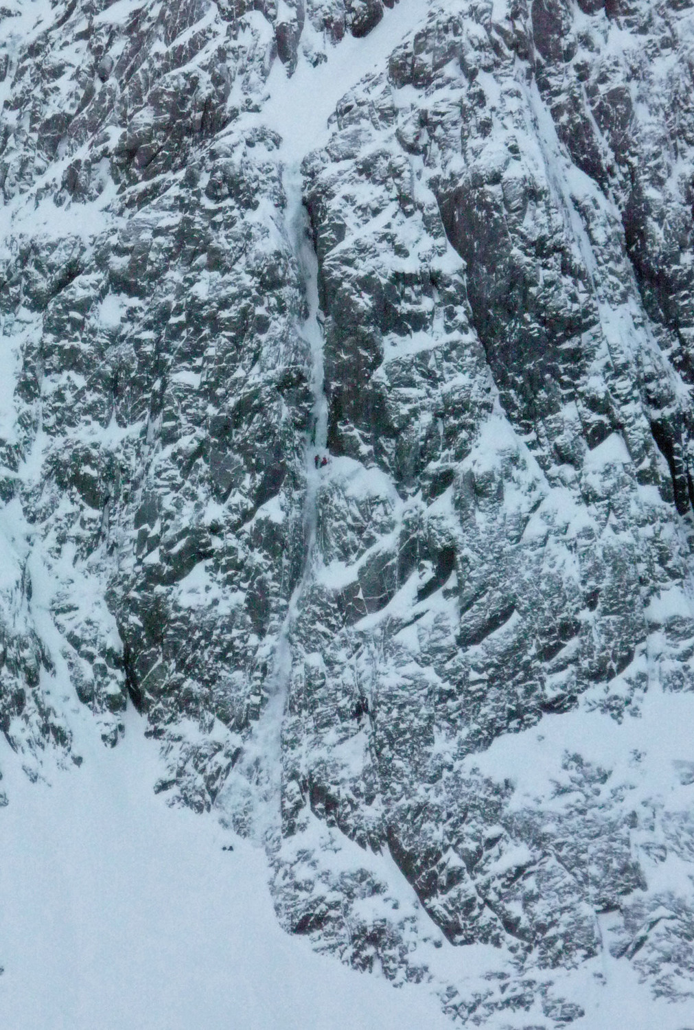 Vanishing Gully avec une cordéeau milieu de la voie