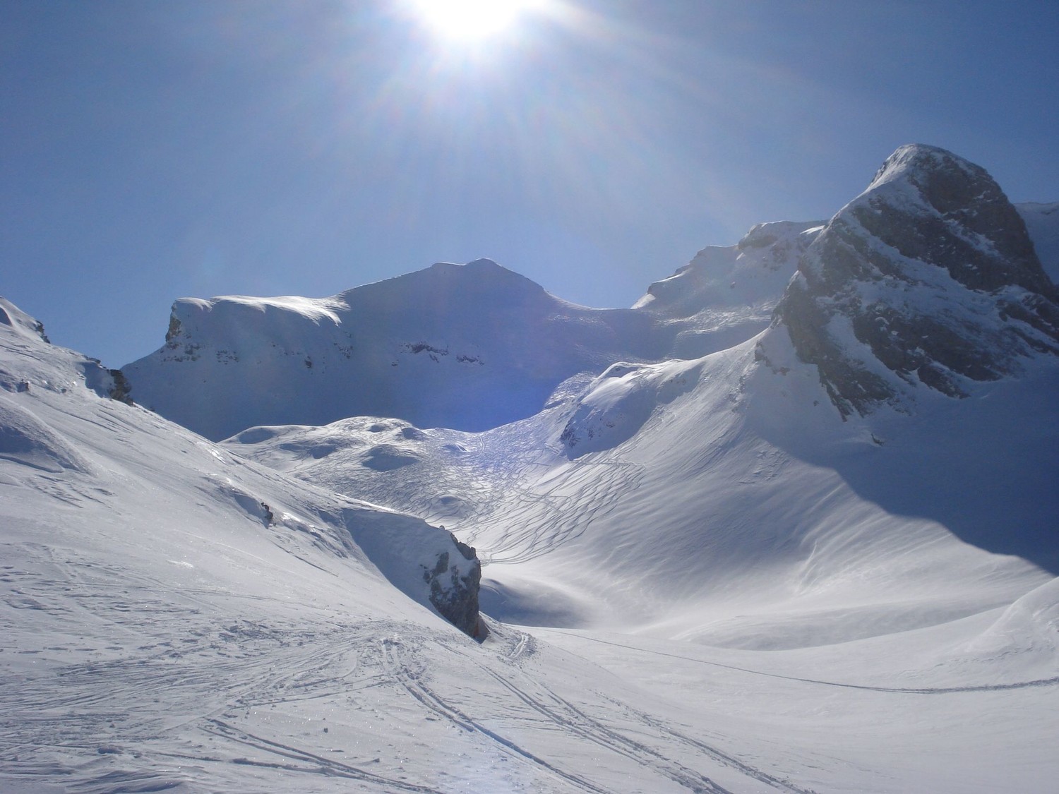 Descente du versant N du Blüemberg, depuis le cuvette (2067m)