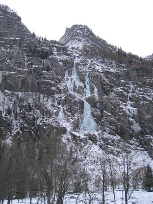 Val di mello - versant nord, au milieu du vallon Val di mello - versant nord, au milieu du vallon