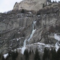 Val di mello - versant sud, au milieu du vallon
