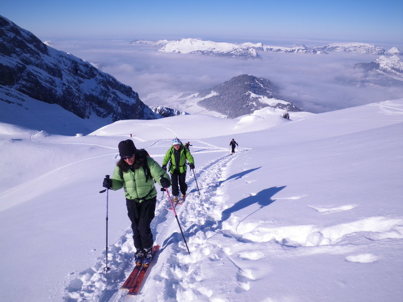 Laure et Céline près du sommet. Tête Pelouse (Aravis)
