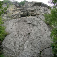La falesia di Balmafrera con i tracciati delle vie.
