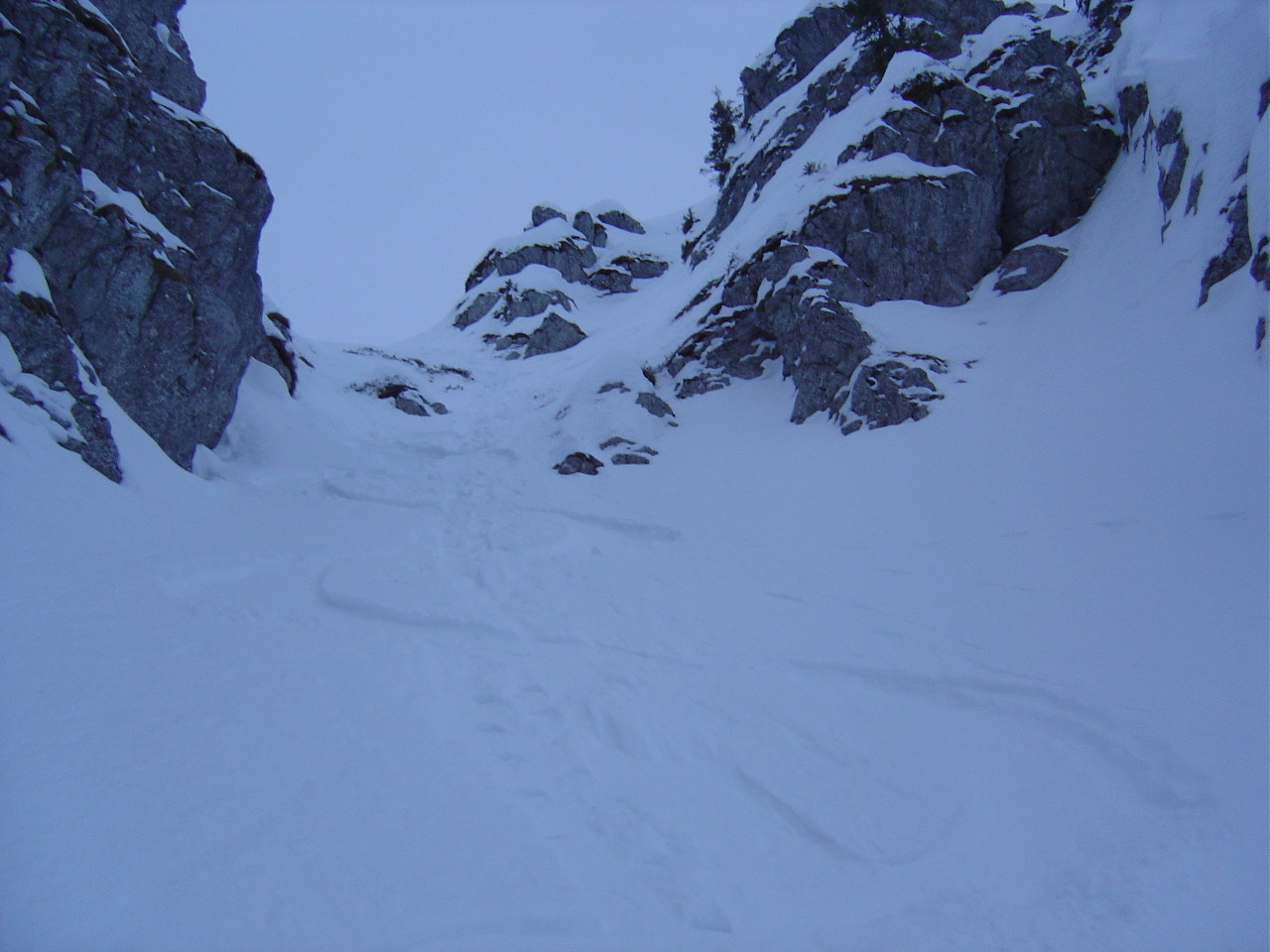 Excellent ski dans le haut du couloir