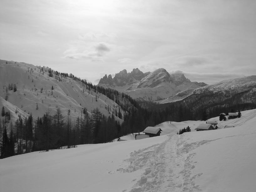 Arrivée sur le Hameau de Valfredda avec le Mulaz en fond