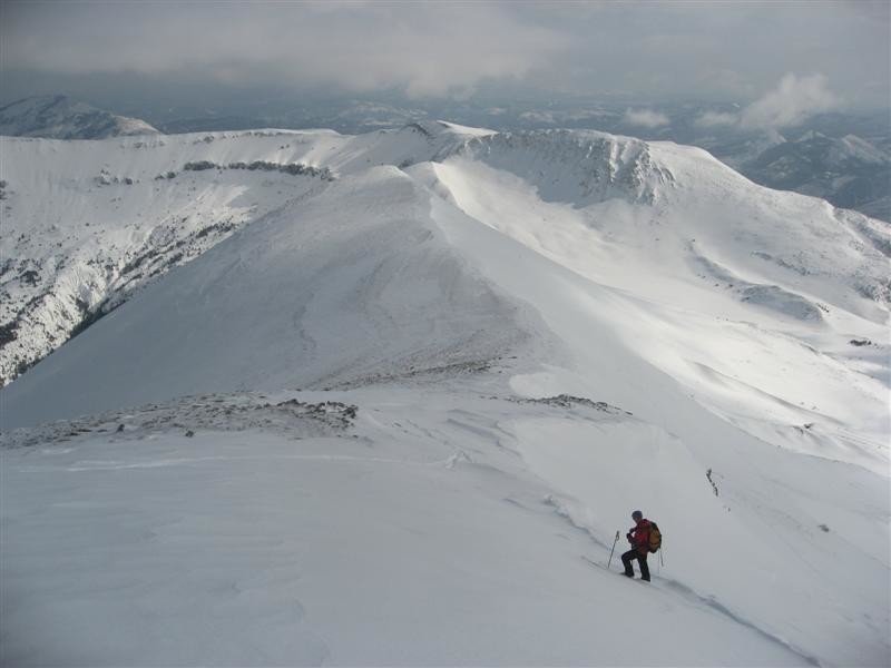 La crête SE du Mourre de Chanier et, au fond, celle des Traversières.