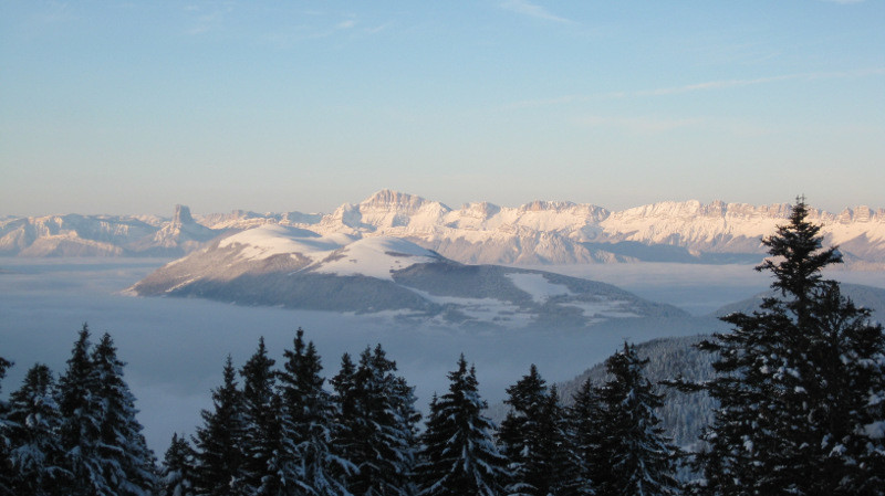 Mont Aiguille et Grand Veymont depuis Roche Béranger
