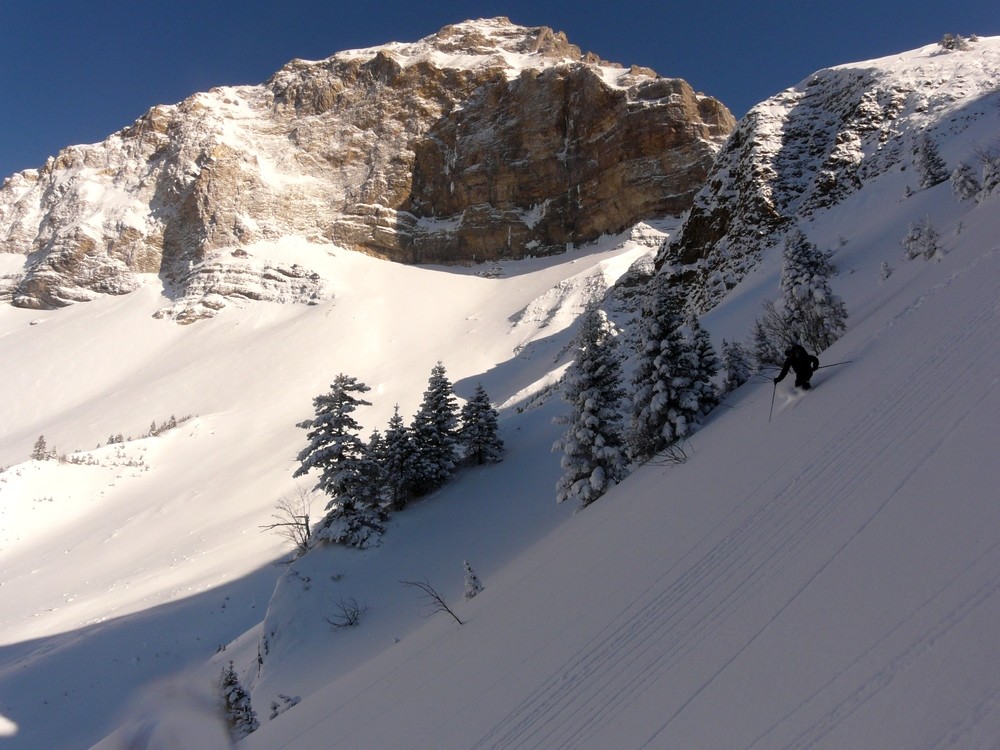 Descente devant la faceW du Roc de Garnesier