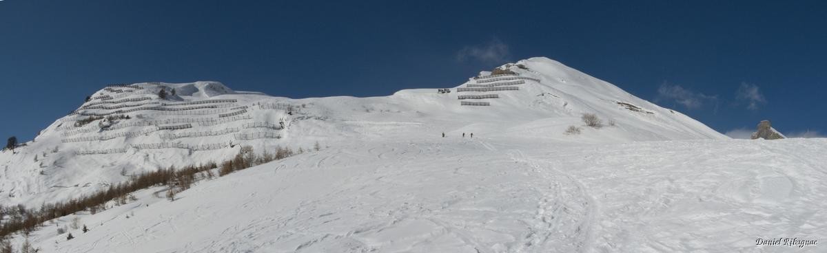 Montée pour La Chaux entre les deux groupes de paravalanches