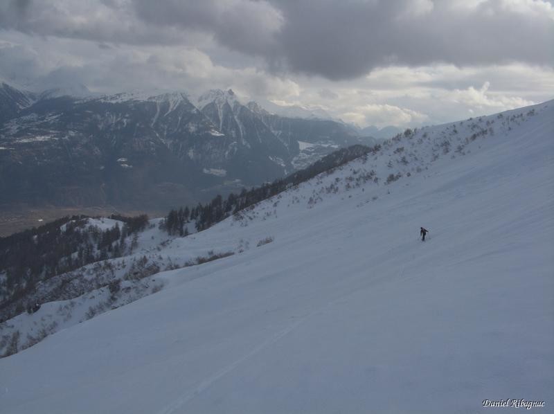 Entre Chamosentze et Loutze, avalanche après le skieur