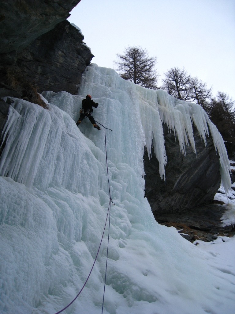 Cascade de Bouillet, JB se balade dans L2, avant qu'un petit glaçon ne lui saute au visage