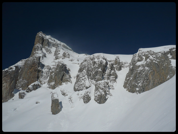 L'Aiguille se profile, et des couloirs aussi! Mais au retour je n'étais plus très sûr et j'ai fait le tour