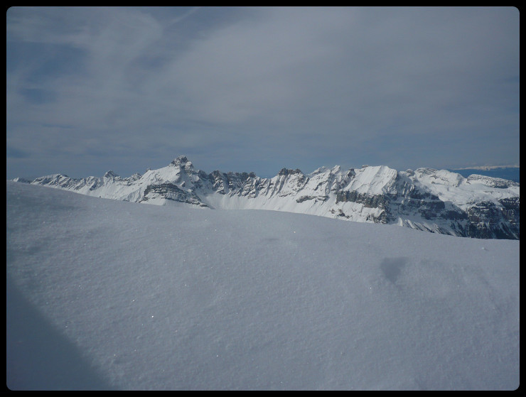 Après le combat pour atteindre le sommet, Quatre Têtes, Pointe Percée et Pointe d'Areu