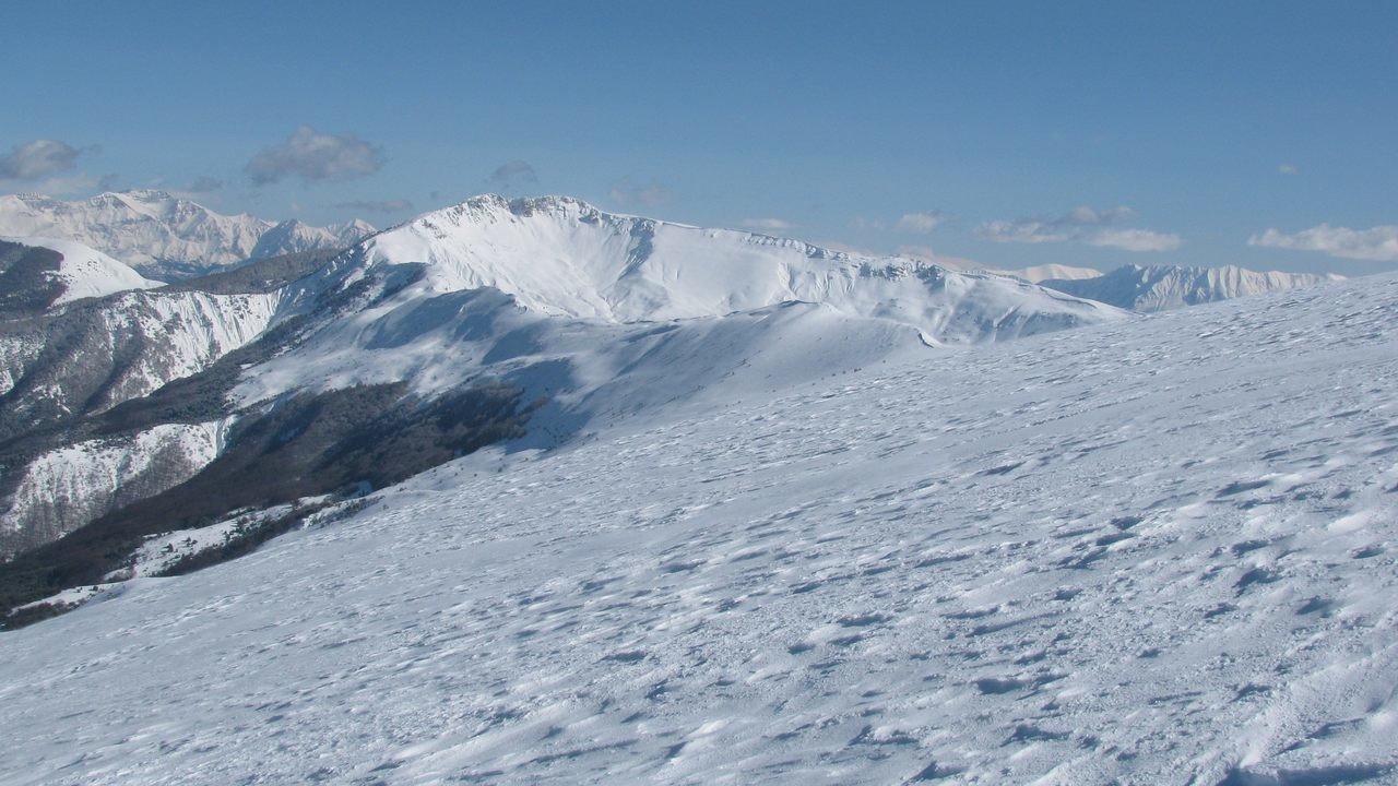Le massif voisin des Monges : reste encore de la neige