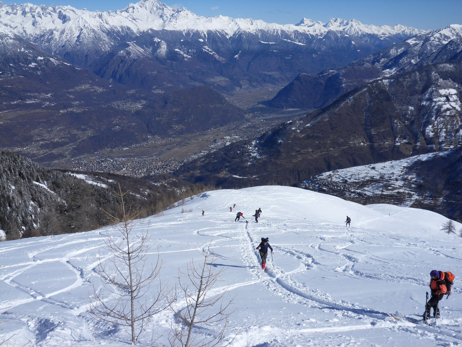 discesa panoramica su ottima neve