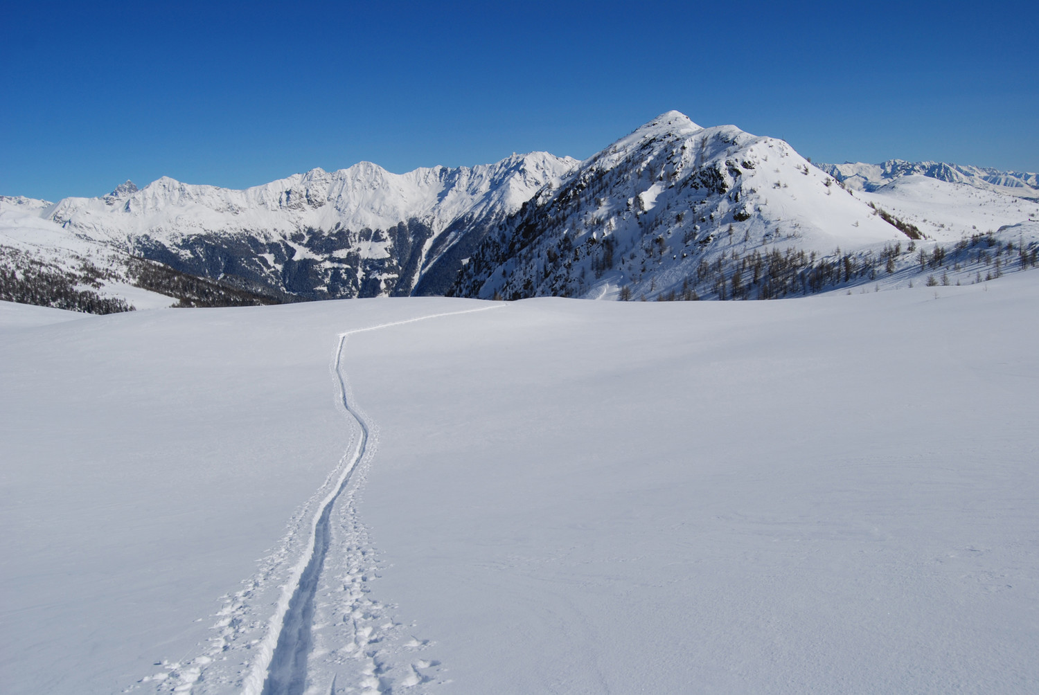 Durante la salita al Piz Cancan, in primo piano la Cima Buzzi 2345 m.