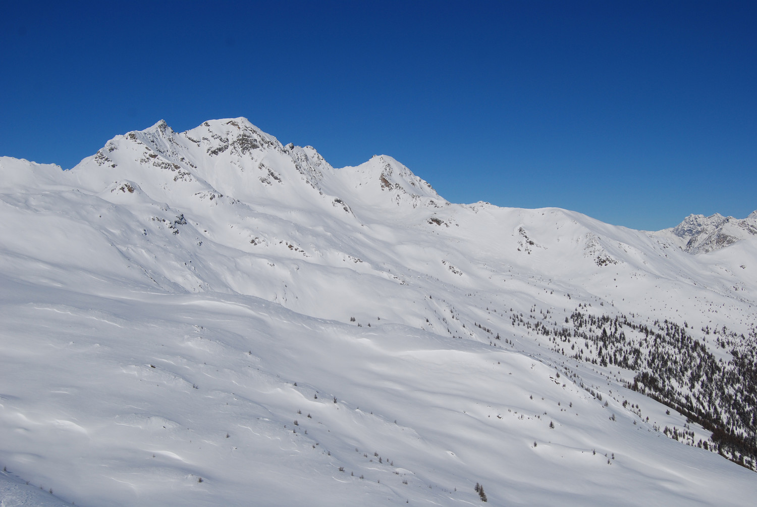 La Cima Malgina 2877 m a sx e la Cima dei Laghi 2794 m dalla cima del Piz Cancan 2435 m.