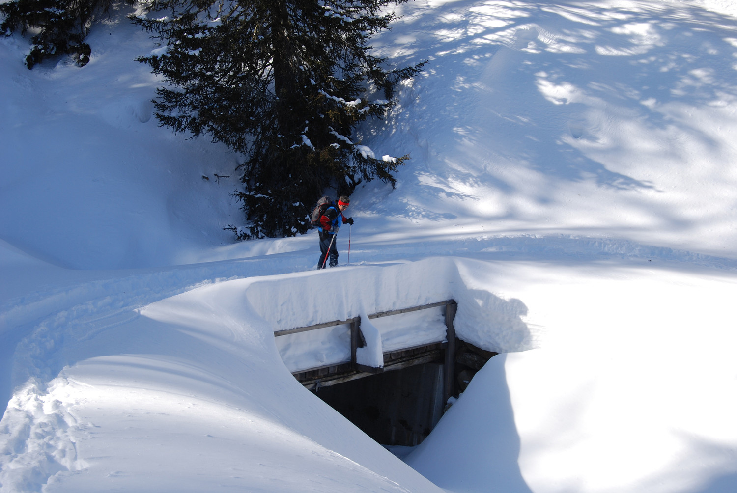 Il ponte di 1950 m in Val Saent, con circa 160/170 cm di neve al suolo.