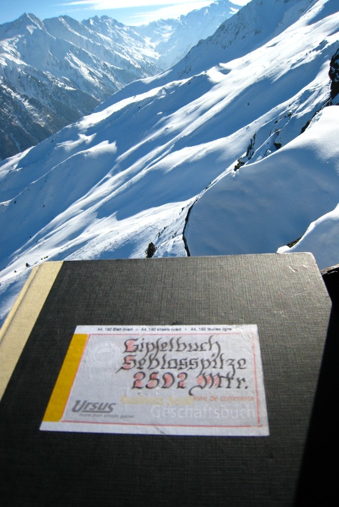 Livre du sommet (Gipfelbuch) du Seblasspitze. Noter la diférence d'altitude.