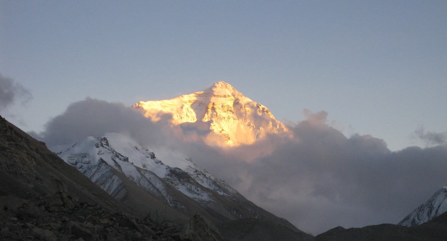 Coucher soleil sur la face nord de l'everest
