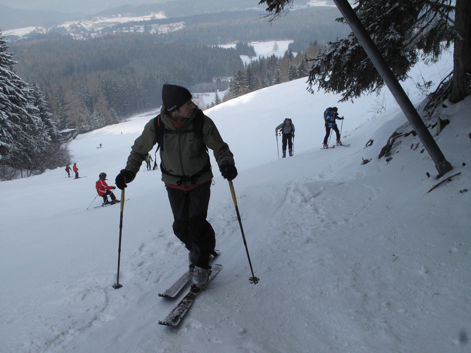 Montée à l'Autrichienne : bord de piste!