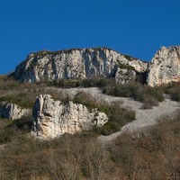 En bas, une des nouvelles barres équipées de Pont-de-Barret (celles du haut ne le sont pas) ; "Le Bec qui se tend", orientée W