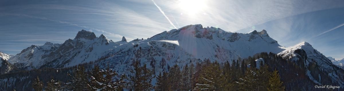 Vue panoramique sur les Dents de Morcles et Muveran