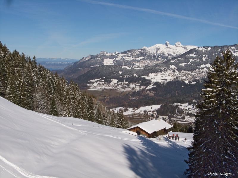 Le chalet du Pt1442, avec un troupeau de skieurs !