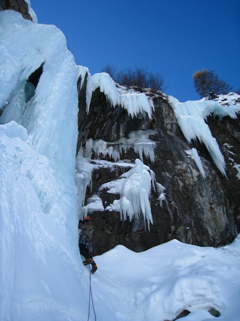 Cascade de Mottec, jeux de stalactites...
