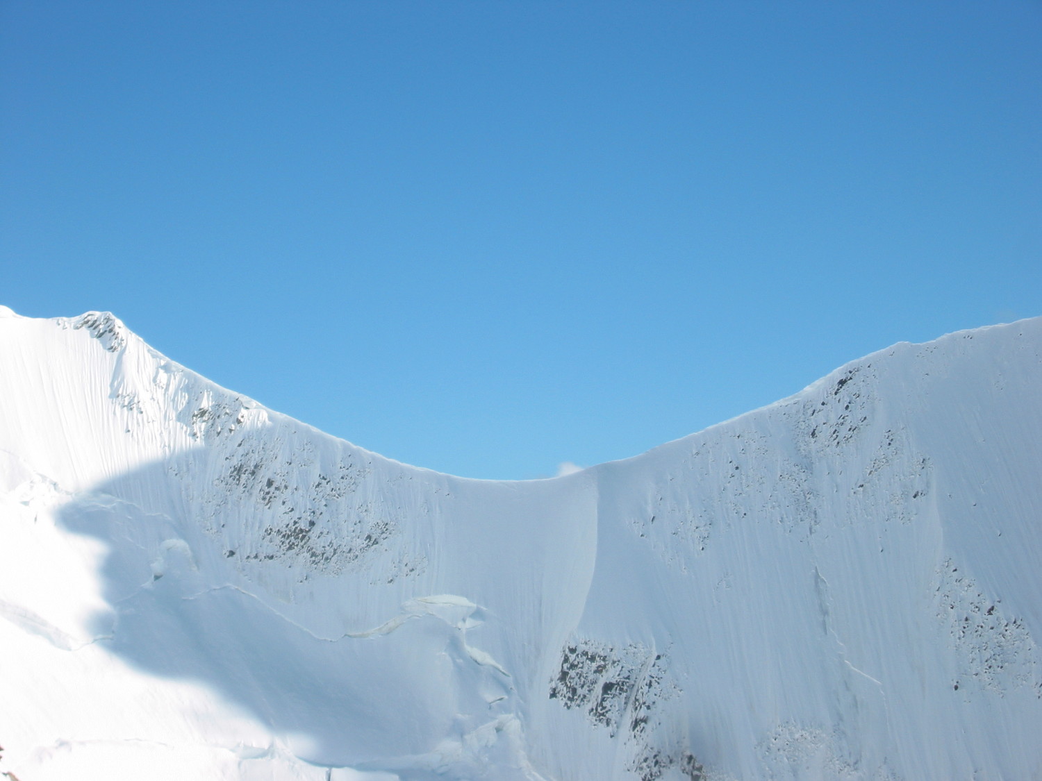 Entre ciel et terre. Le col de Bionnassay depuis le refuge du Gouter.