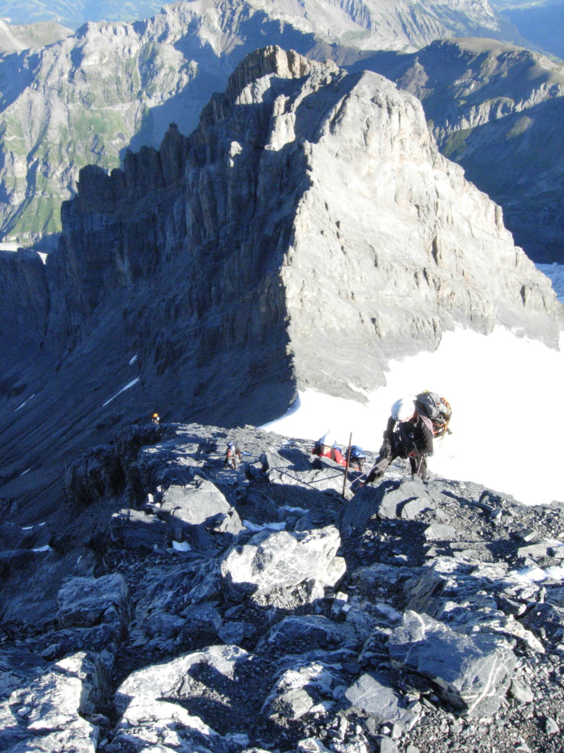L'arête rocheuse vue depuis le haut. Attention, ça peut glisser