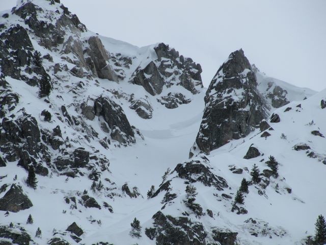 Belle cassure en haut du couloir NE des Grands Moulins