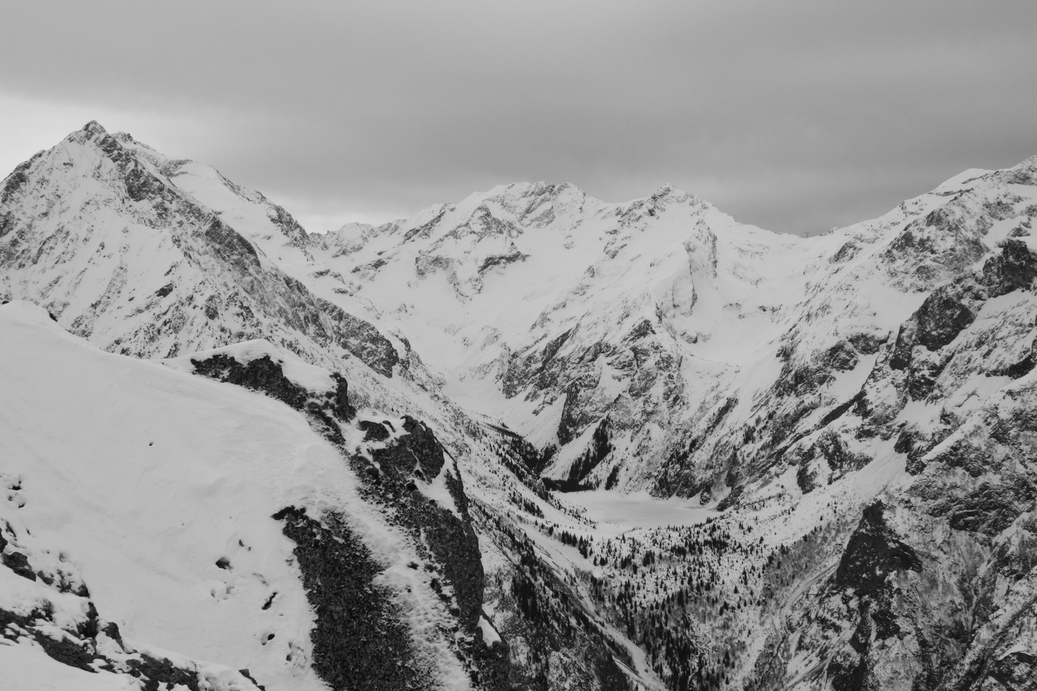Le lac du Lauvitel et l'Aiguille de Venosc vus de Pied Moutet