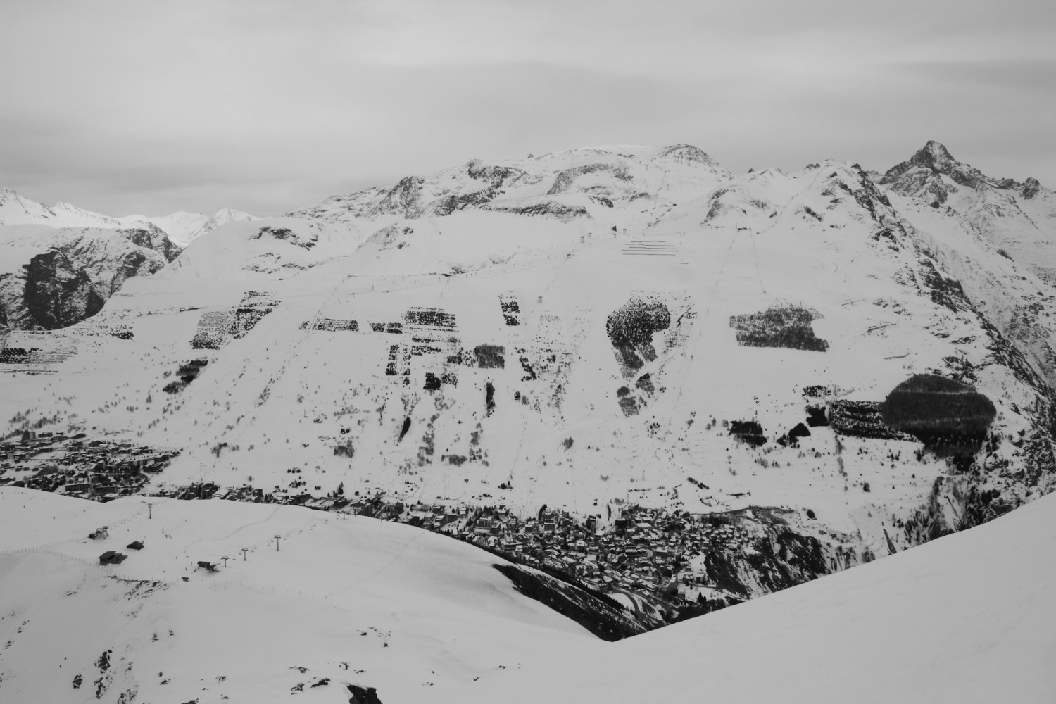 Les Deux Alpes et les pistes du versant opposé