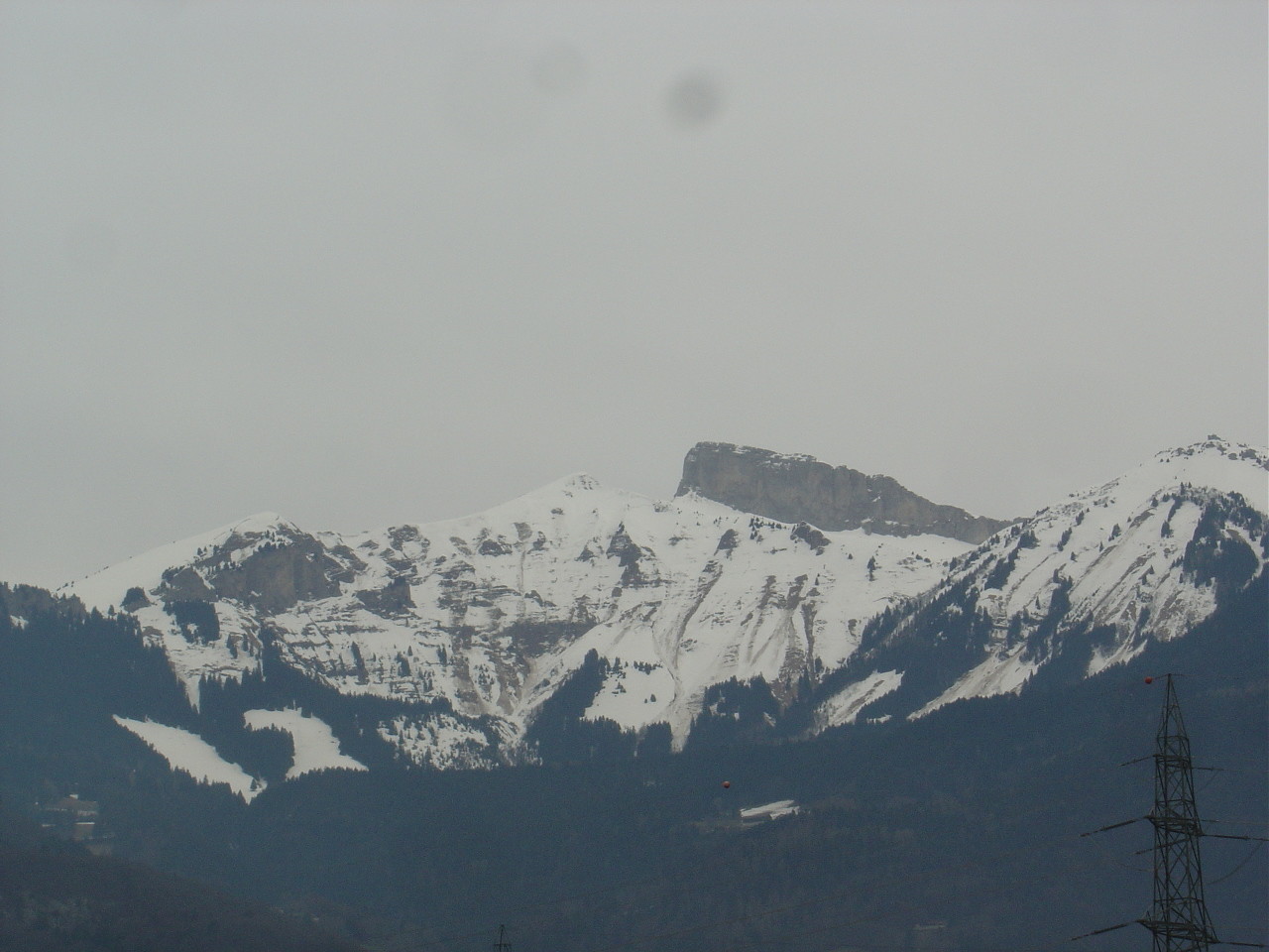 Face SW de Chaux de Mont vue depuis Aigle.