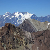 Nevado El Plomo (6070 m) et Cerro Juncal (5950 m) au sud