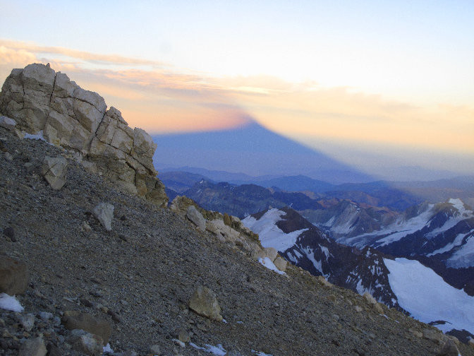 L'ombre de l'Aconcagua vers le Pacifique