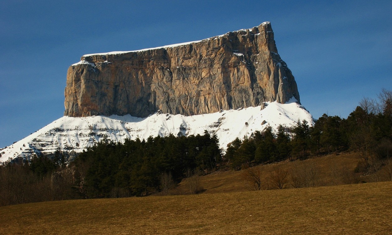 Le Mont Aiguille, fin d'hiver...