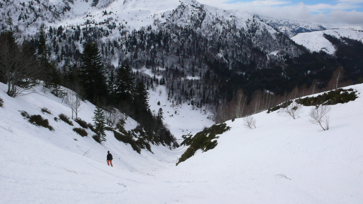A l'entree du couloir, au dessus de La Coume