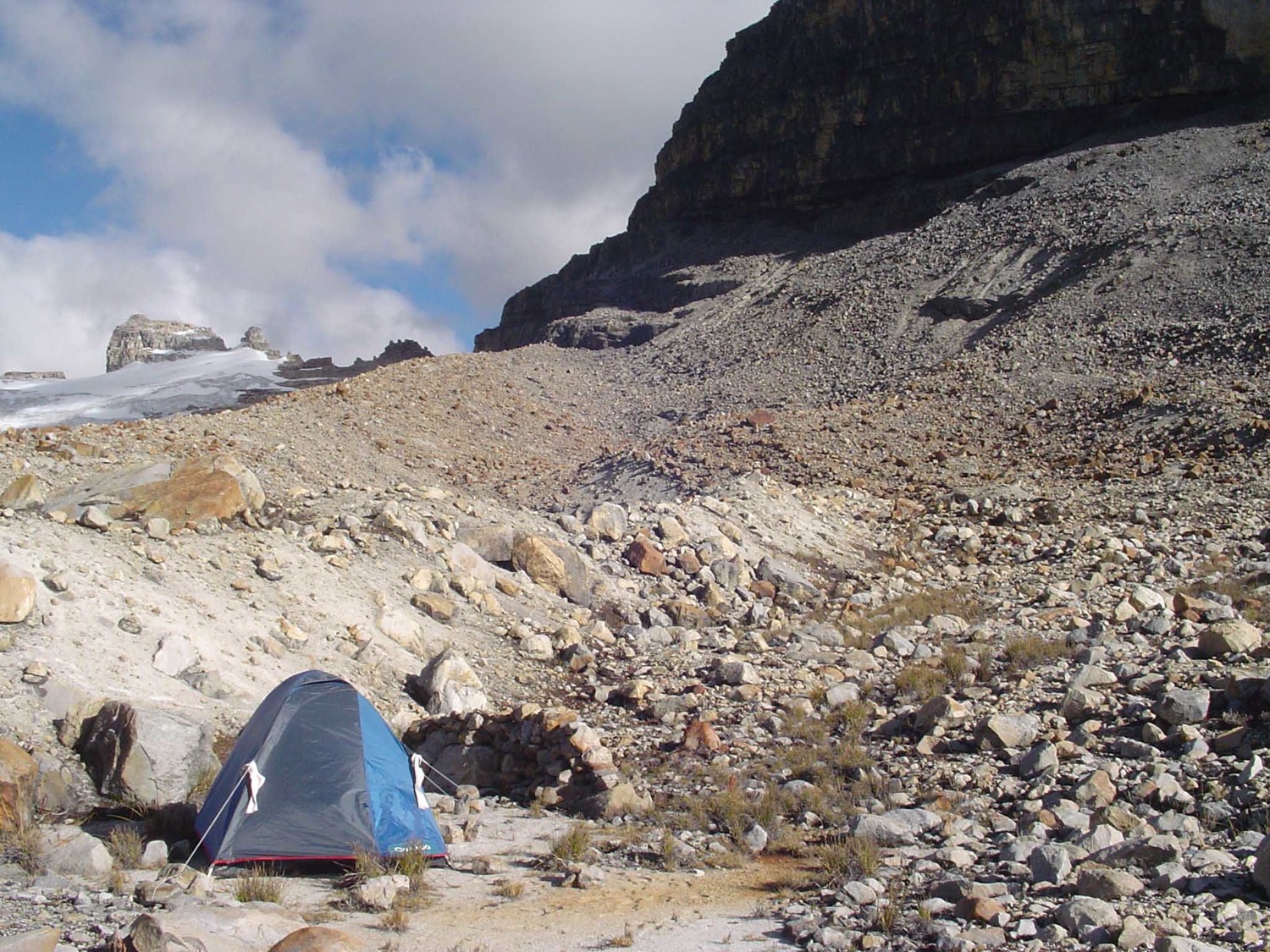 bivouac et Toti à l'arrière