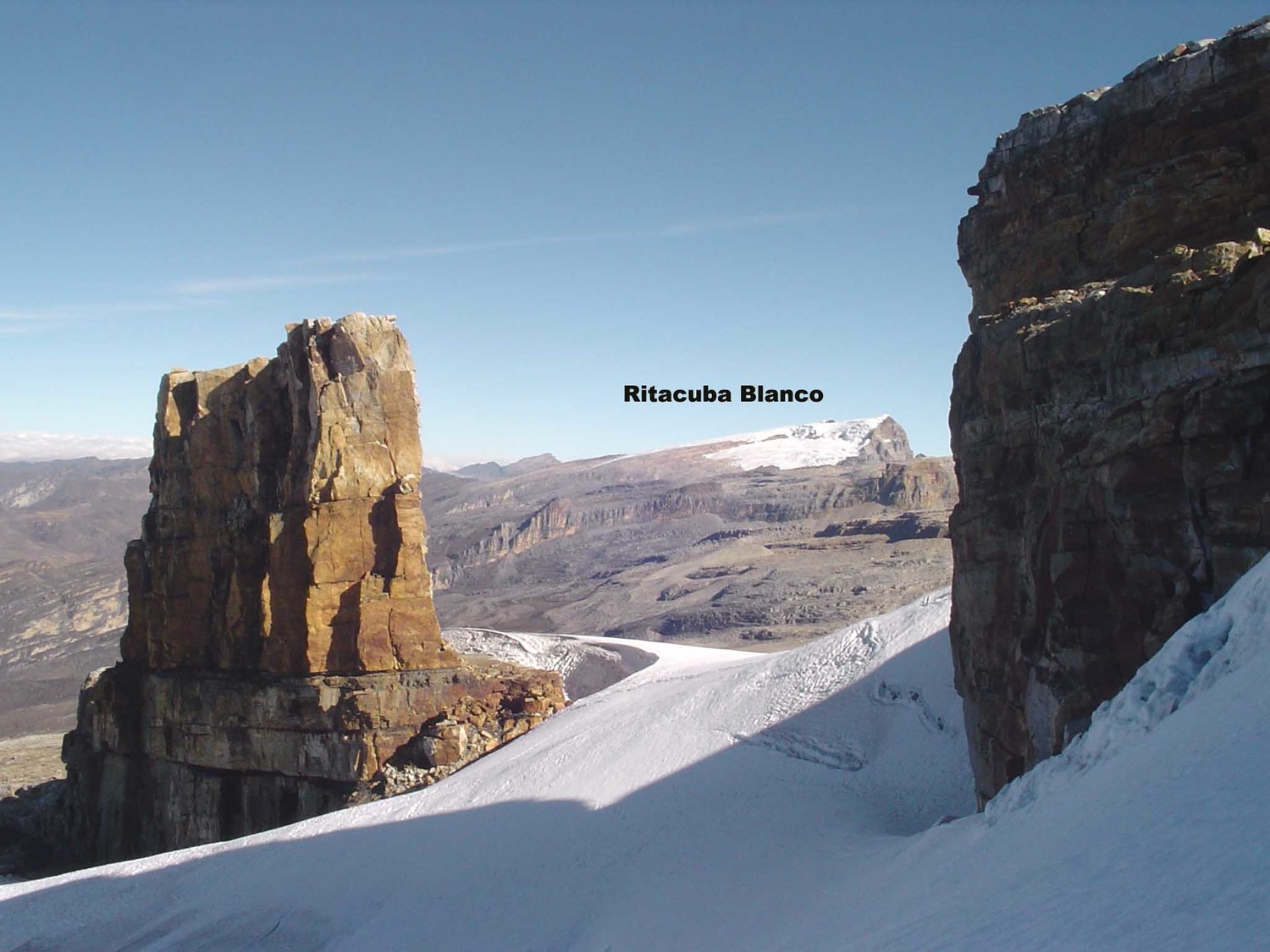 vue sur le Ritacuba Blanco au fond